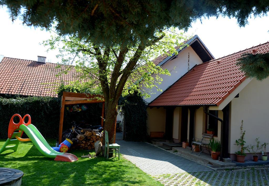 Hotel Penzion04 Třeboň Esterno foto